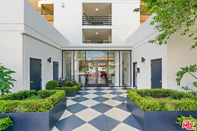 $2,500 | 16550 Vanowen Street, Unit 320, Los Angeles, CA 91406