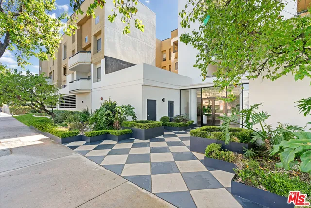 $2,500 | 16550 Vanowen Street, Unit 320, Los Angeles, CA 91406