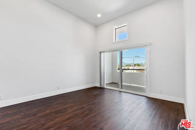 $2,500 | 16550 Vanowen Street, Unit 320, Los Angeles, CA 91406