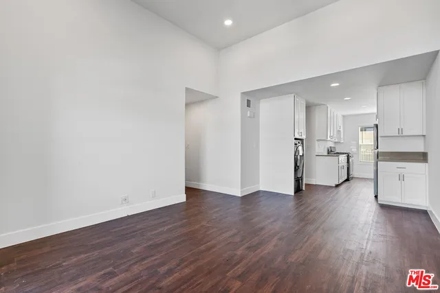 $2,500 | 16550 Vanowen Street, Unit 320, Los Angeles, CA 91406