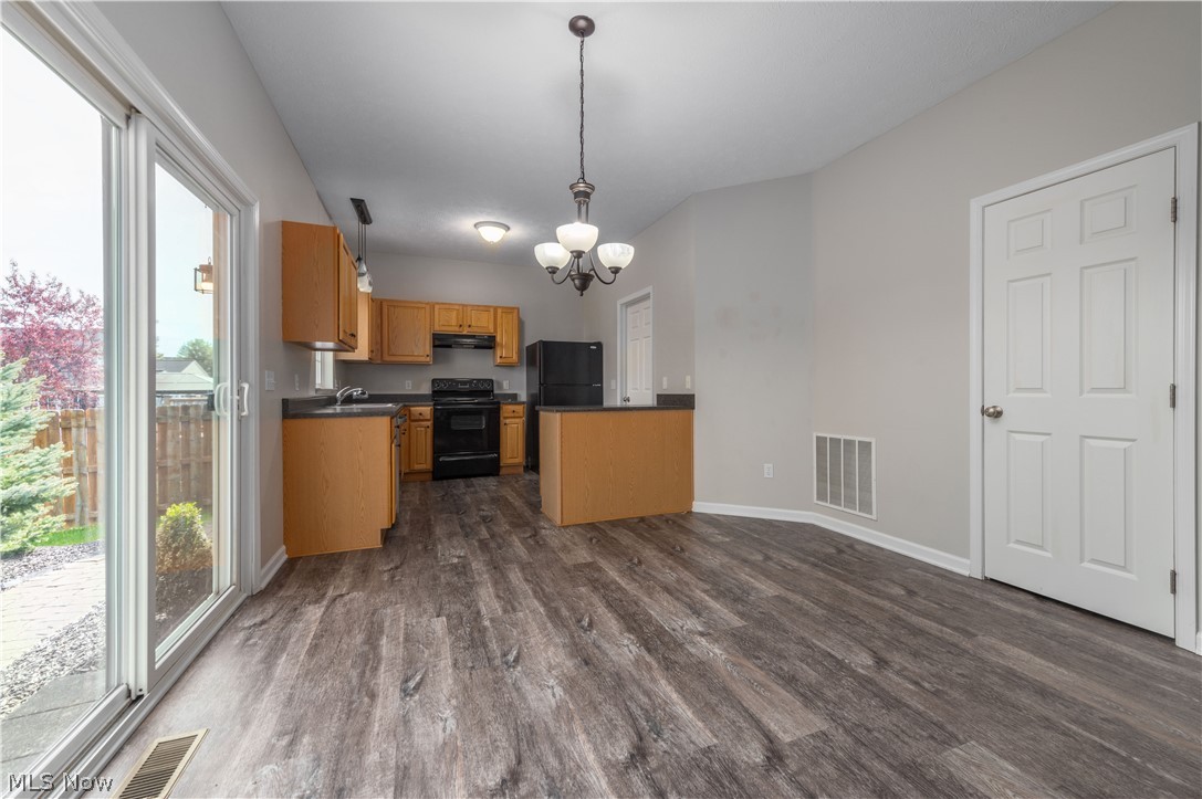 157 Stone Ridge Way Berea, OH 44017 - Photo 18 of 50 Eat-In Kitchen