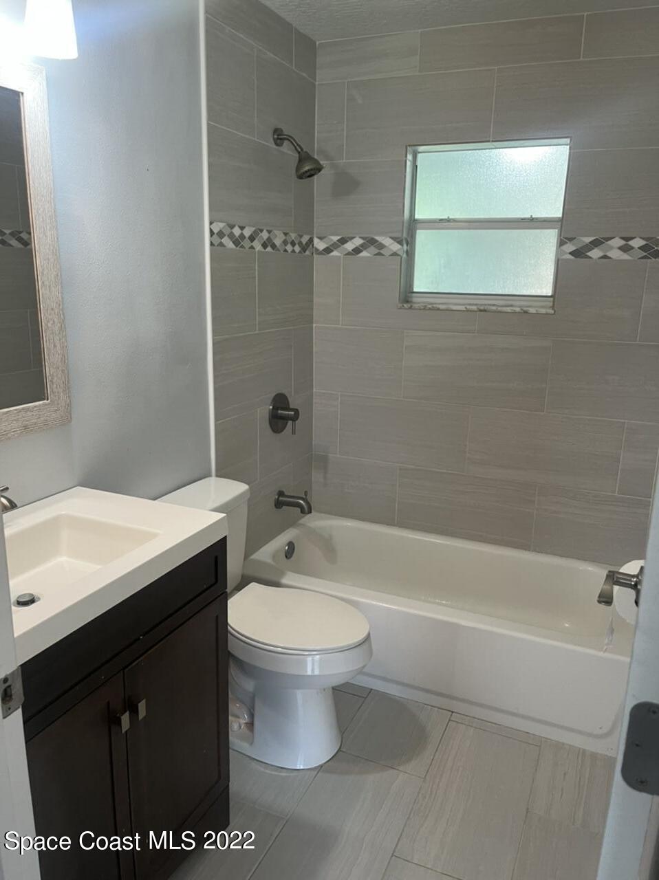 544 Plumbago Road Northwest Palm Bay, FL 32907 - Photo 11 of 16 a bathroom with a sink a toilet and shower