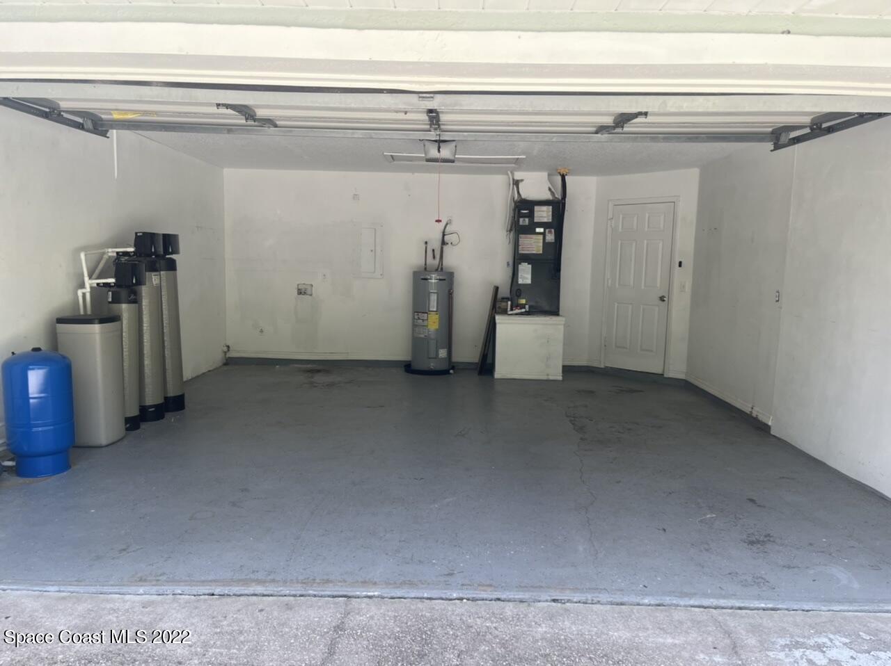 544 Plumbago Road Northwest Palm Bay, FL 32907 - Photo 14 of 16 a view of a garage