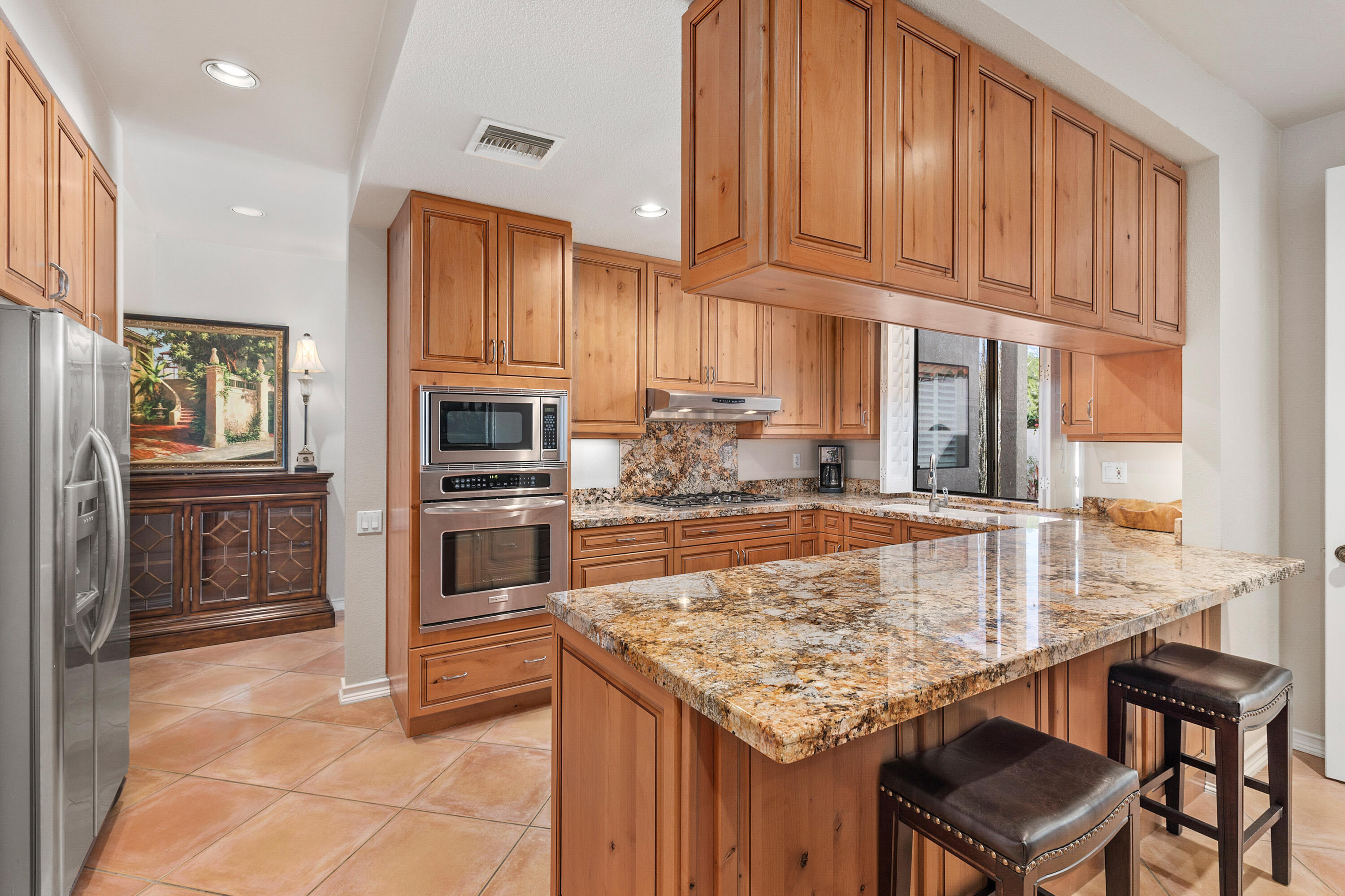 912 Inverness Drive Rancho Mirage, CA 92270 - Photo 3 of 38 20_11007000_157624_157624-EI-120
