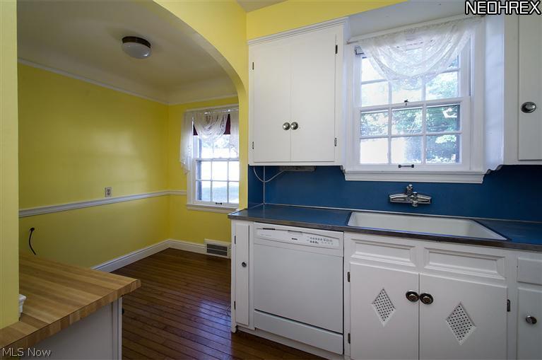 3714 Normandy Road Cleveland, OH 44120 - Photo 8 of 22