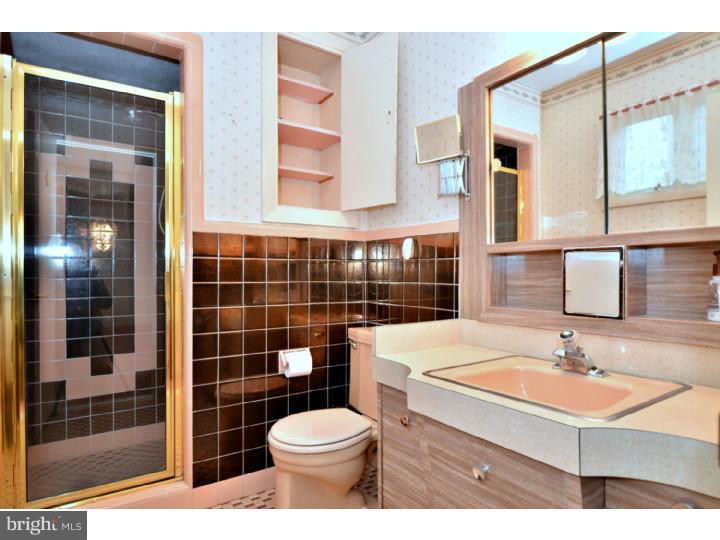 2245 Cambridge Road Broomall, PA 19008 - Photo 13 of 23 Master Bathroom