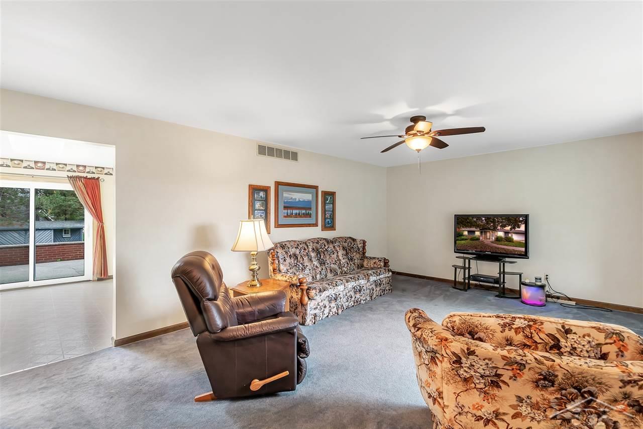10184 Frost Road Freeland, MI 48623 - Photo 6 of 41