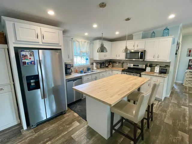 $229,995 | 130 Stephen Drive, Stonington, CT 06378