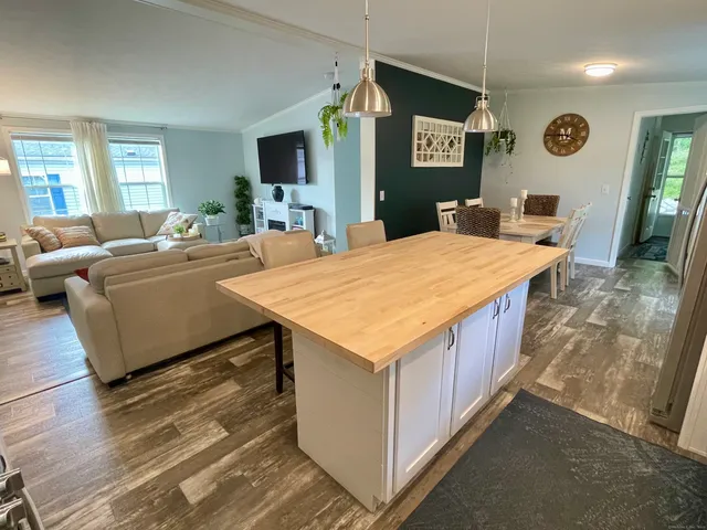 $229,995 | 130 Stephen Drive, Stonington, CT 06378