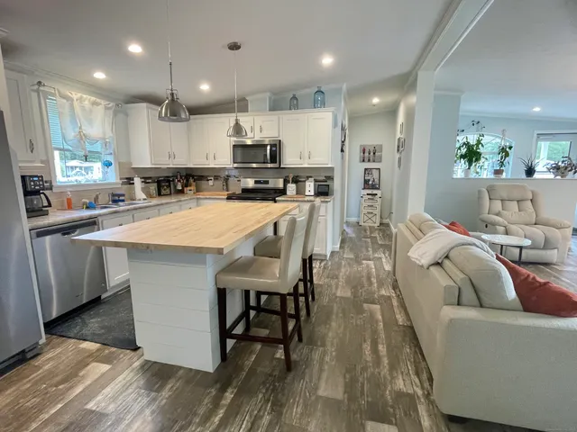 $229,995 | 130 Stephen Drive, Stonington, CT 06378