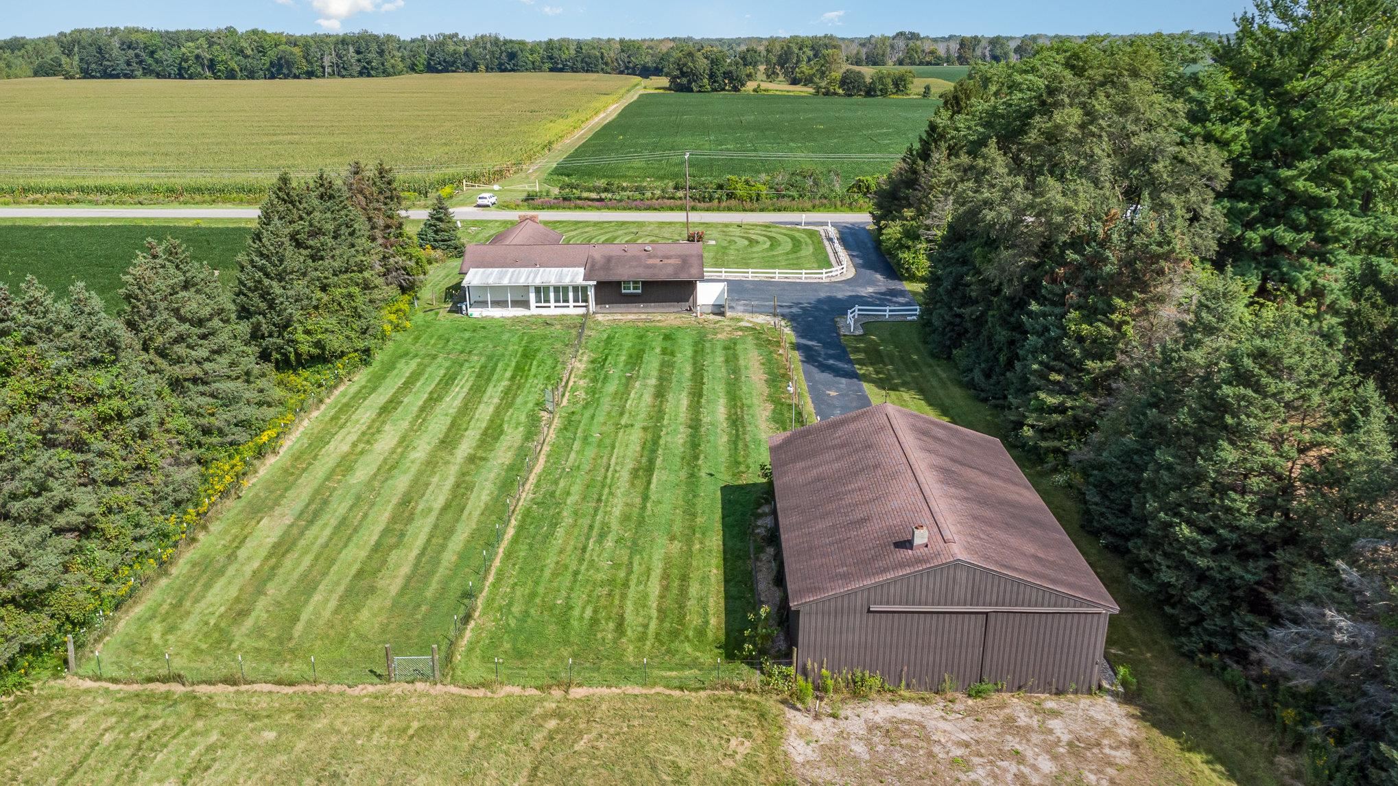 3014 Gabel Road Saginaw, MI 48601 - Photo 28 of 39 50153016-b8820b7f-0c62-41d3-aa9c-3198de6f28d1.JPG