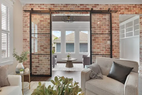 $1,070,000 | 537 West 22nd Street, Houston, TX 77008