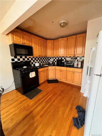 $1,200,000 | 269-267 City Island Avenue | City Island