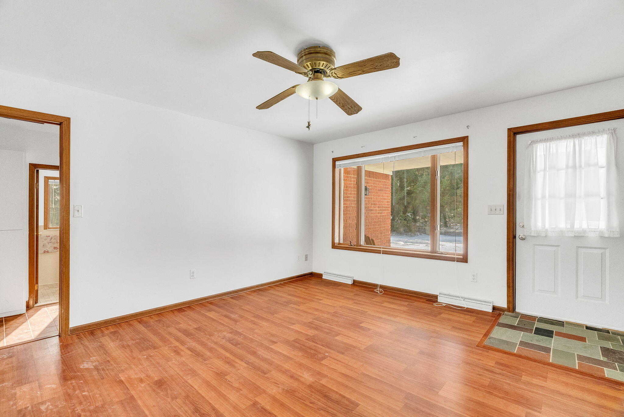3665 Black River Road Croswell, MI 48422 - Photo 23 of 41 Living Room