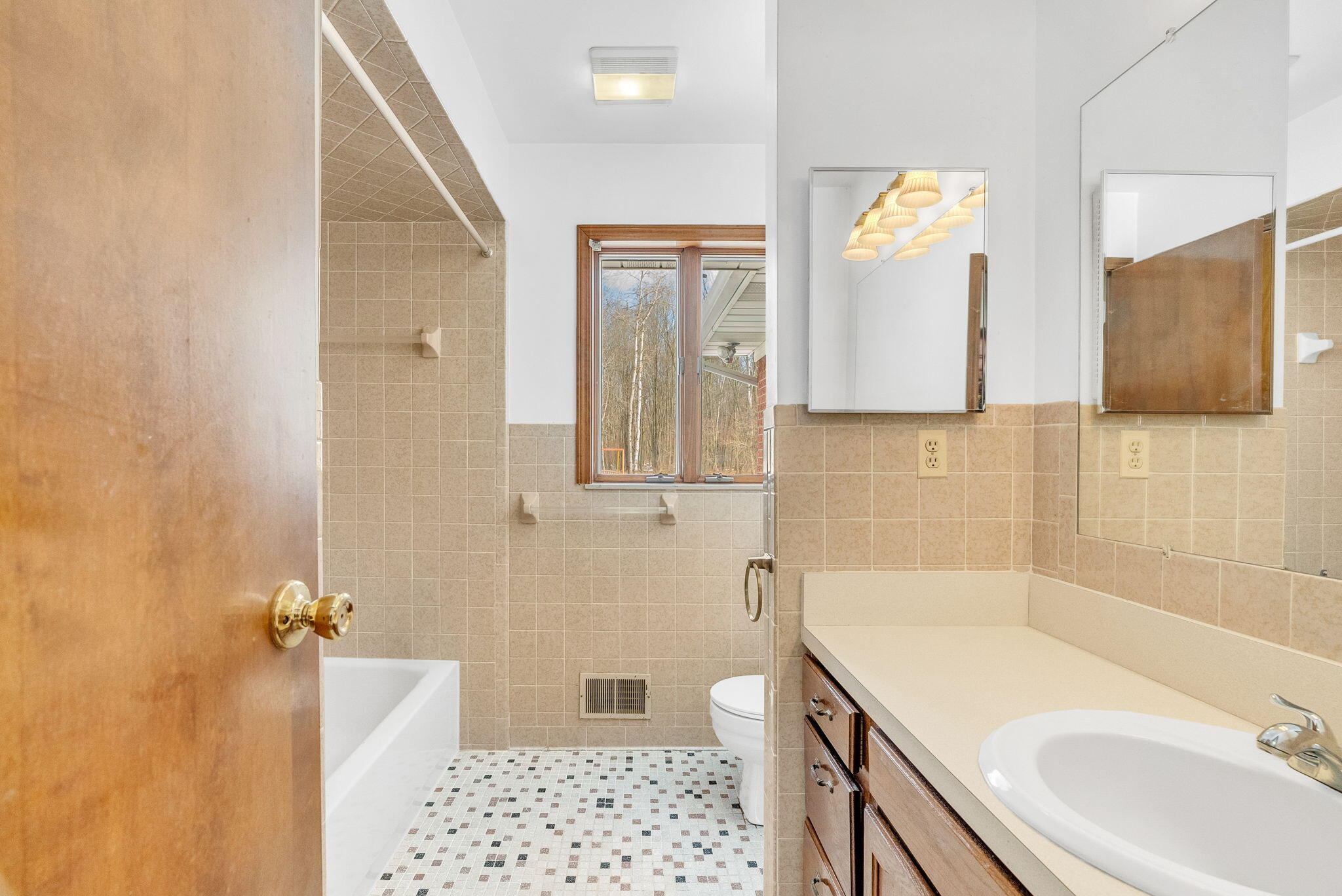 3665 Black River Road Croswell, MI 48422 - Photo 32 of 41 Primary Bathroom1