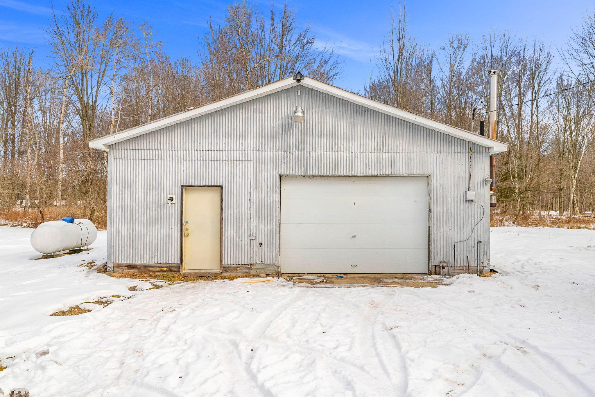 3665 Black River Road Croswell, MI 48422 - Photo 37 of 41 Insulated shop