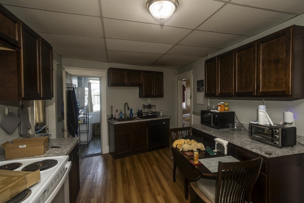 583 Chicopee Street Chicopee, MA 01013 - Photo 6 of 23