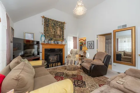 $995,000 | 5 Poe Circle, Tyngsborough, MA 01879