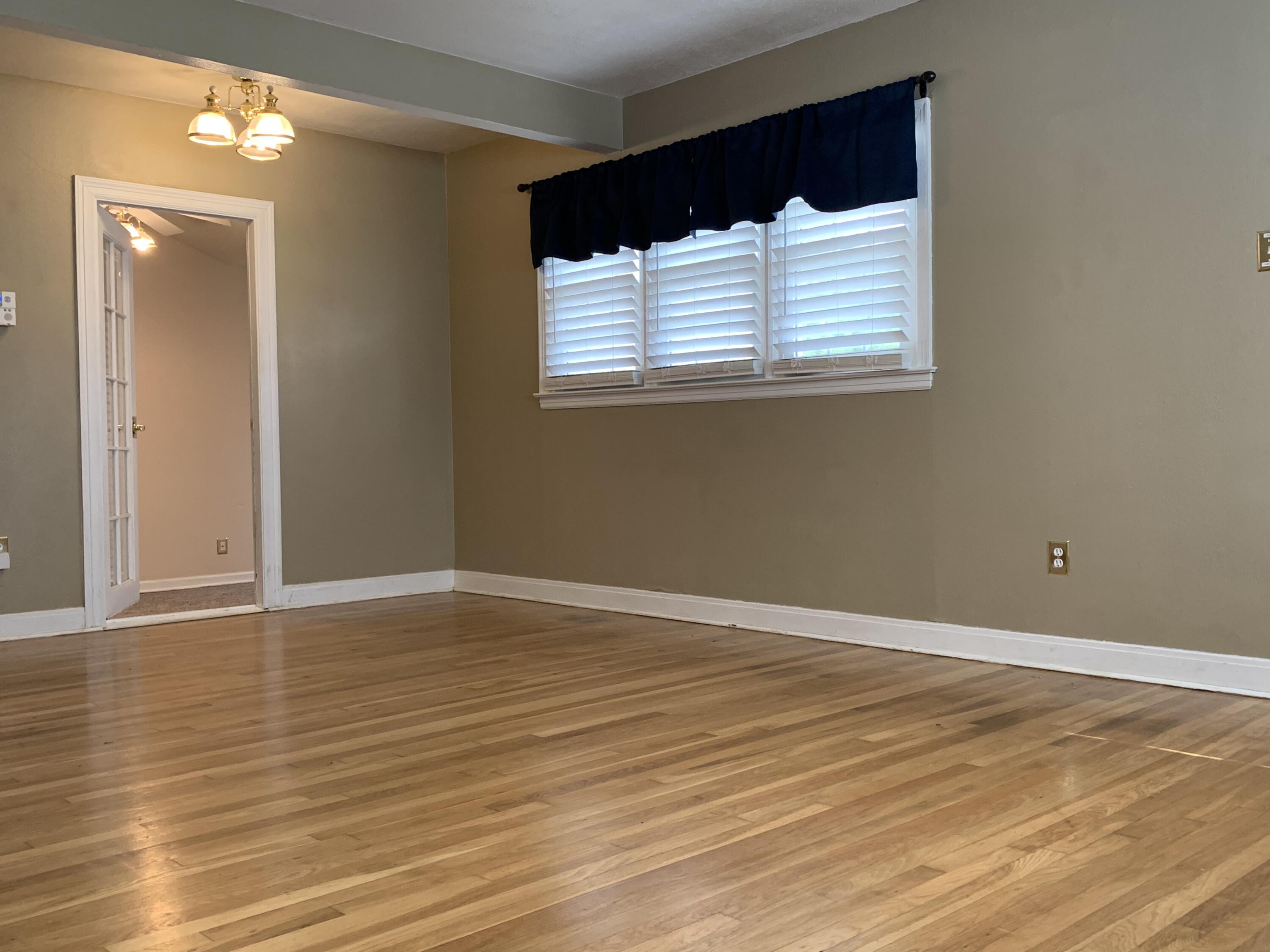 2703 30th Street Lubbock, TX 79410 - Photo 4 of 13 4