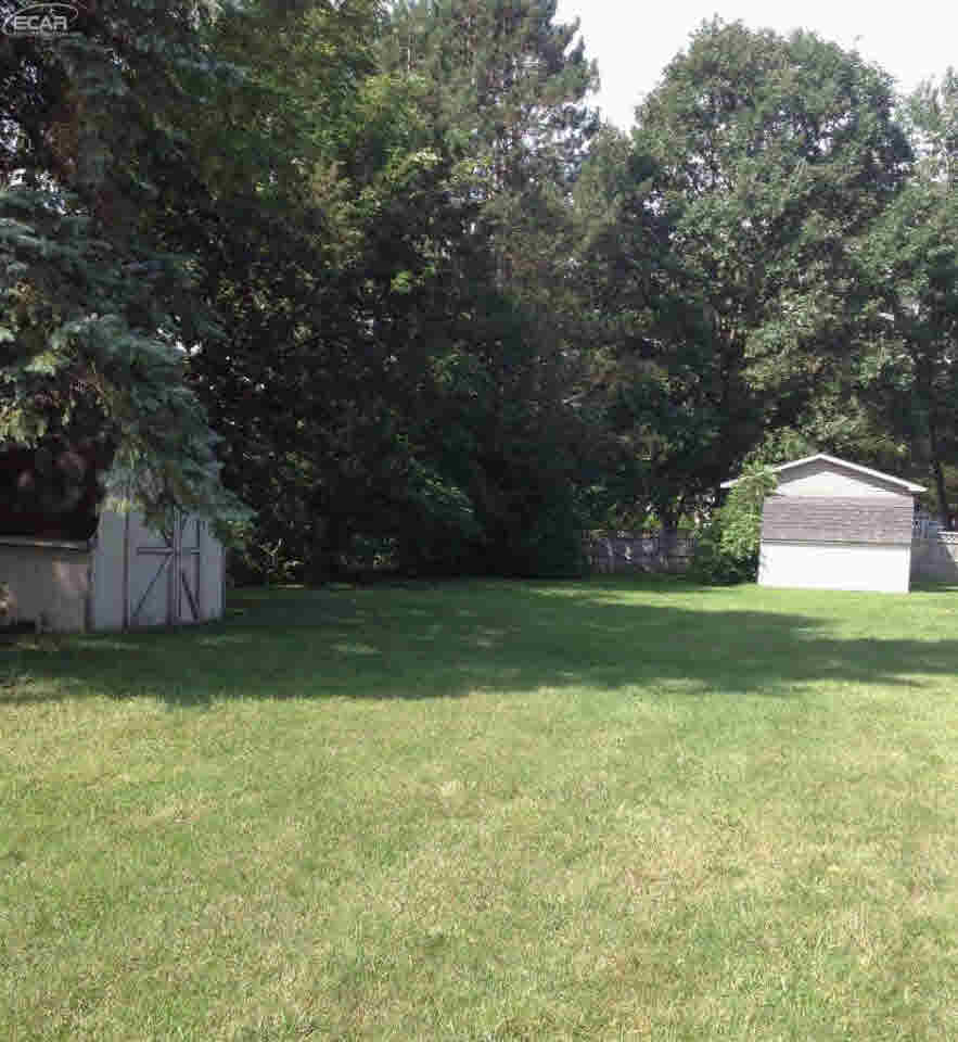 1383 Roat Court Burton, MI 48509 - Photo 5 of 27 21211017-4.JPG