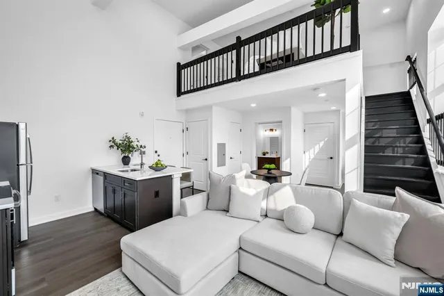 $2,950 | 315 Railroad Avenue, Unit 108, East Rutherford, NJ 07073