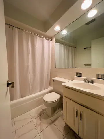 $1,660 | 736 West Buena Avenue, Unit 208, Chicago, IL 60613