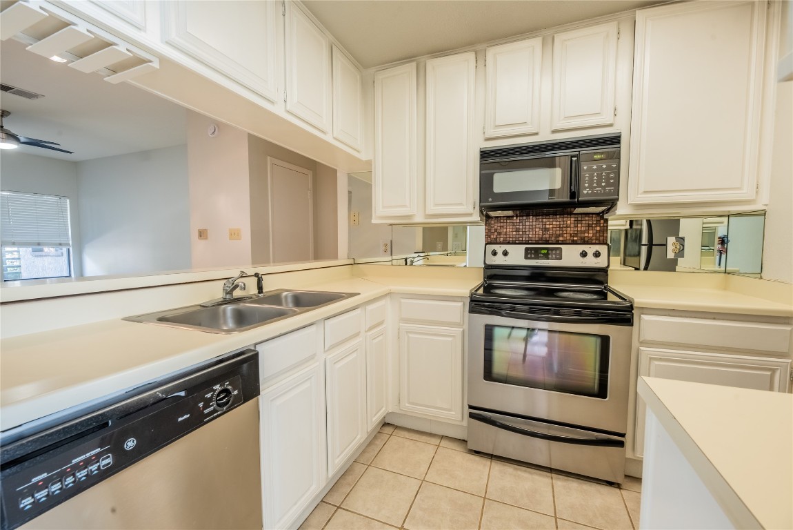 806 West 24th Street, Unit 236 Austin, TX 78705 - Photo 6 of 15 a kitchen with a sink stove and microwave