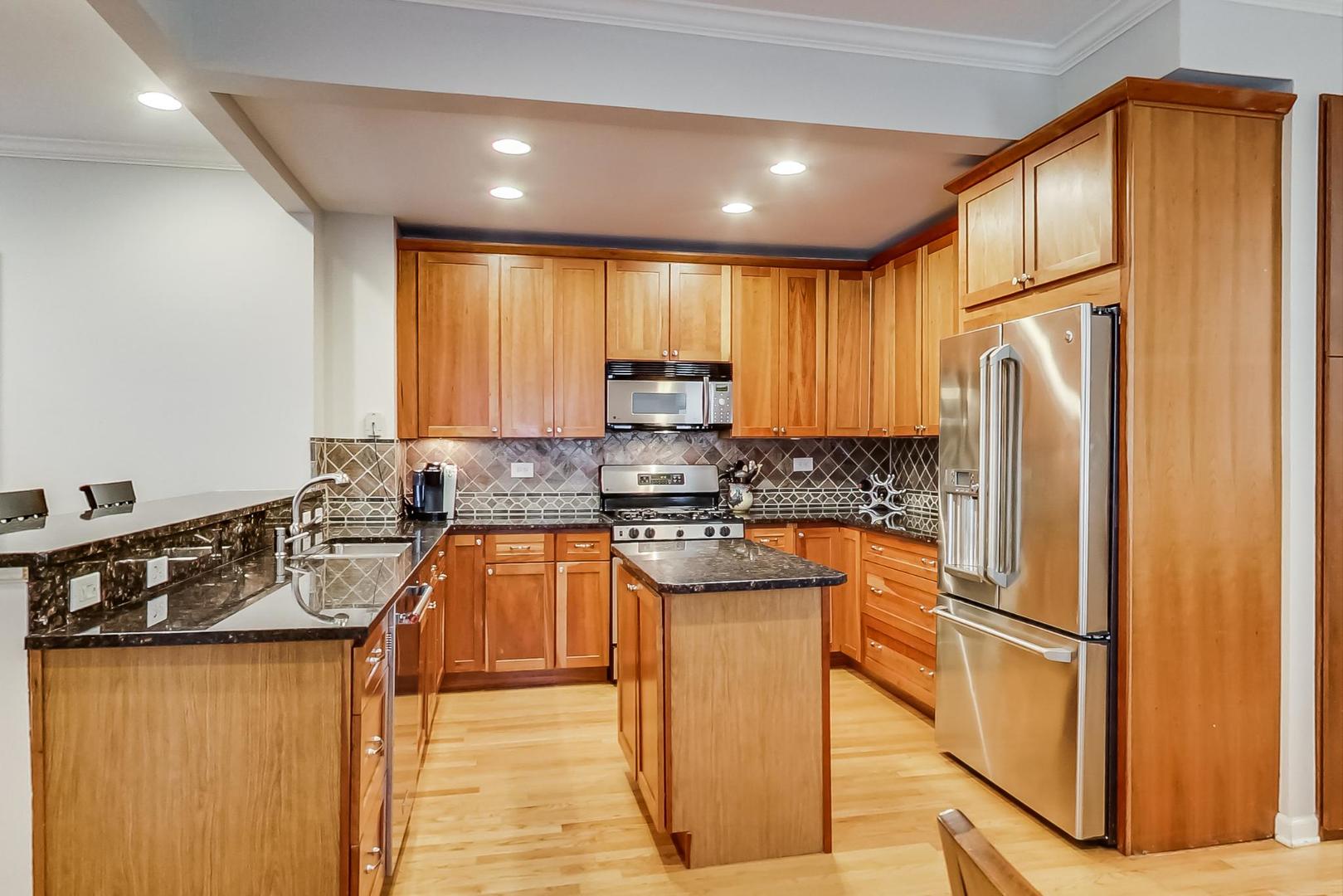 919 West Wolfram Street Chicago, IL 60657 - Photo 5 of 33