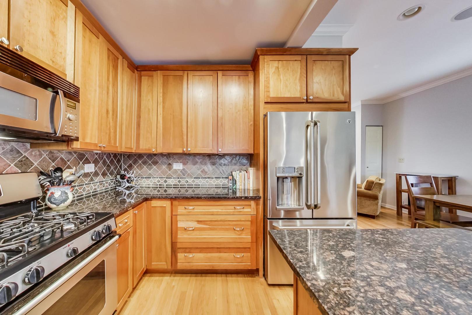 919 West Wolfram Street Chicago, IL 60657 - Photo 6 of 33