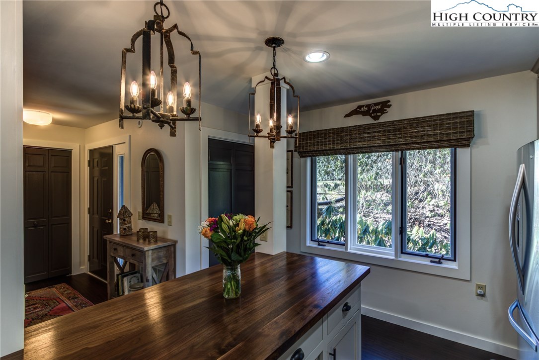 151 Knob Road, Unit 10 Blowing Rock, NC 28605 - Photo 5 of 35 Gallery Image 5