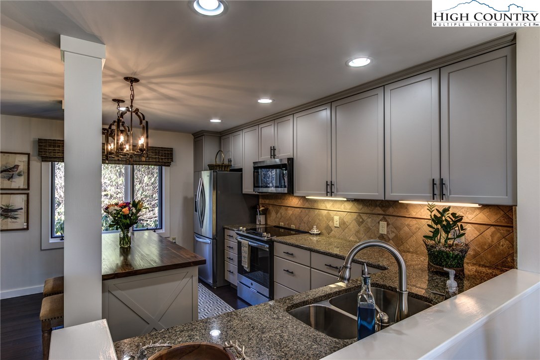 151 Knob Road, Unit 10 Blowing Rock, NC 28605 - Photo 6 of 35 Gallery Image 6