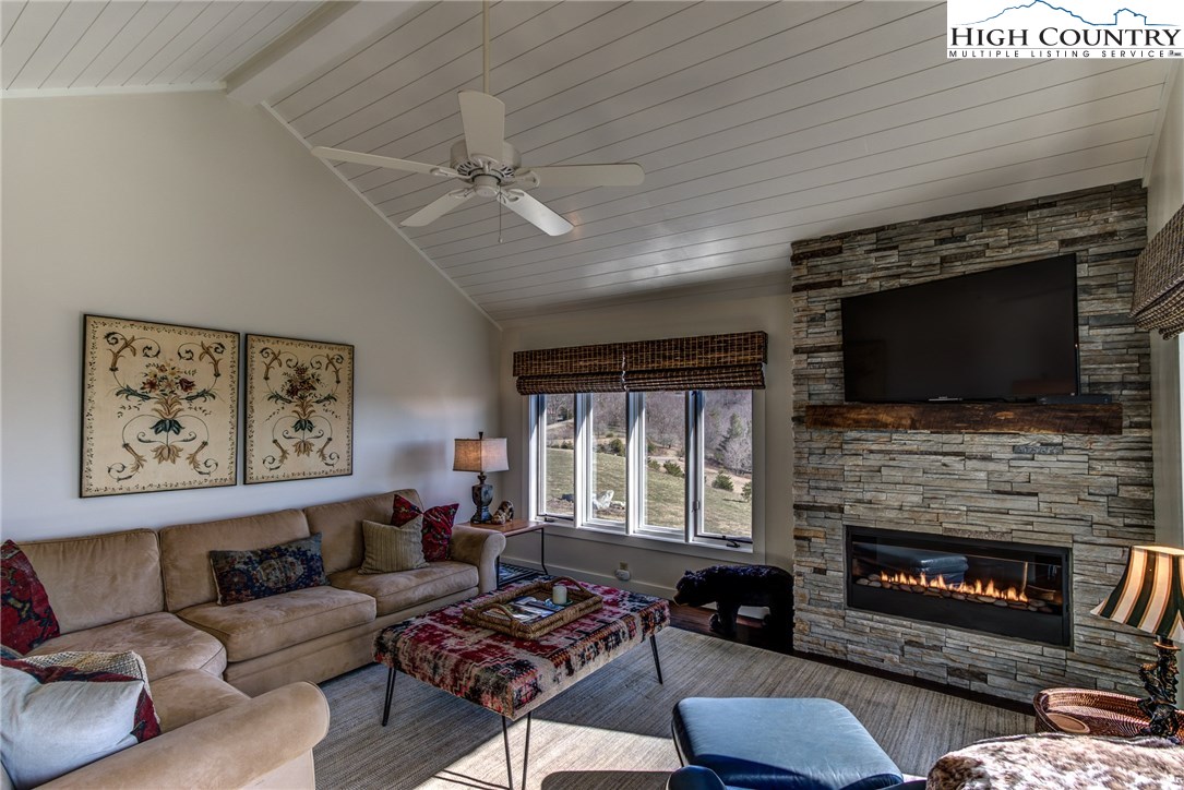 151 Knob Road, Unit 10 Blowing Rock, NC 28605 - Photo 10 of 35 Gallery Image 10