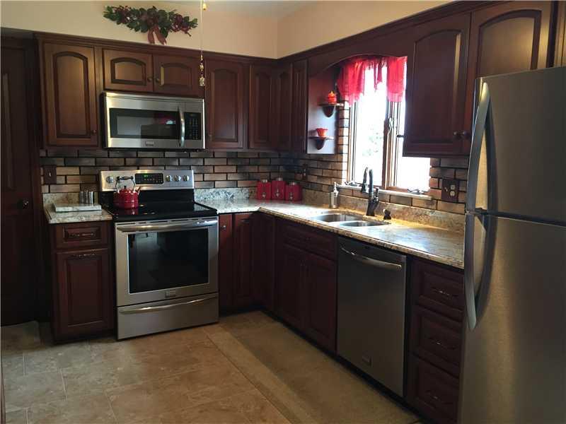 121 Clearview Road Aliquippa, PA 15001 - Photo 3 of 17 Kitchen.
