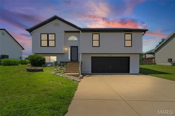 $289,900 | 2316 West Ridge Drive, Festus, MO 63028
