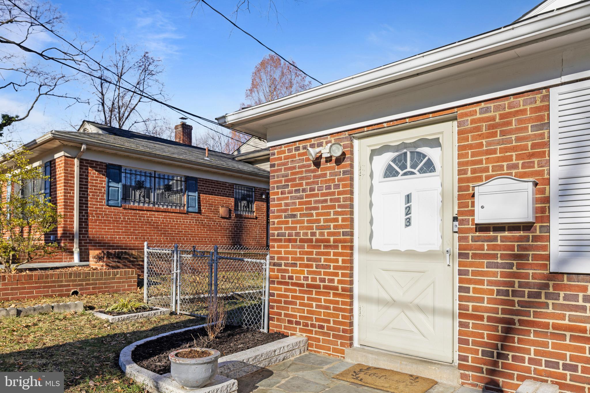 123 Walnut Street Northwest Washington, DC 20012 - Photo 5 of 59