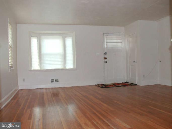 613 Middlesex Road Essex, MD 21221 - Photo 5 of 12 Living Room