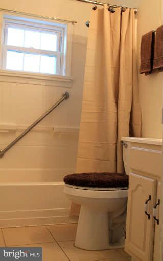 613 Middlesex Road Essex, MD 21221 - Photo 9 of 12 Bath