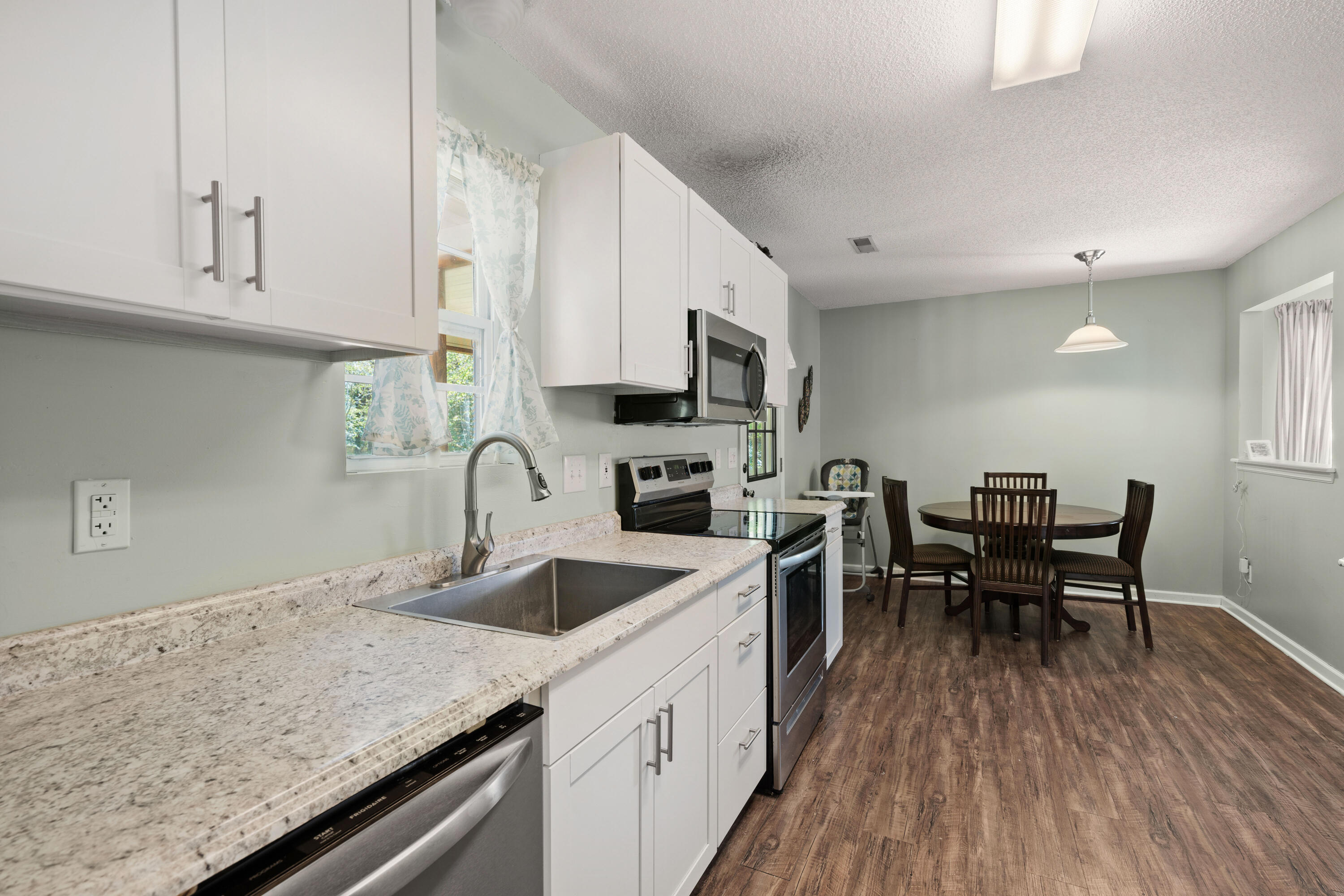 308 Lancaster Road Summerville, SC 29485 - Photo 14 of 30 14