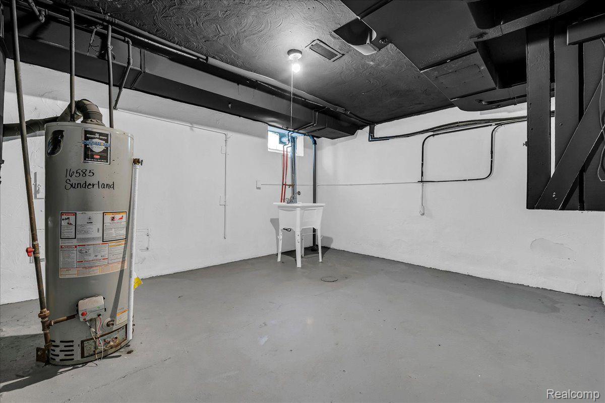 16585 Sunderland Road Detroit, MI 48219 - Photo 37 of 42 Gallery Image 37
