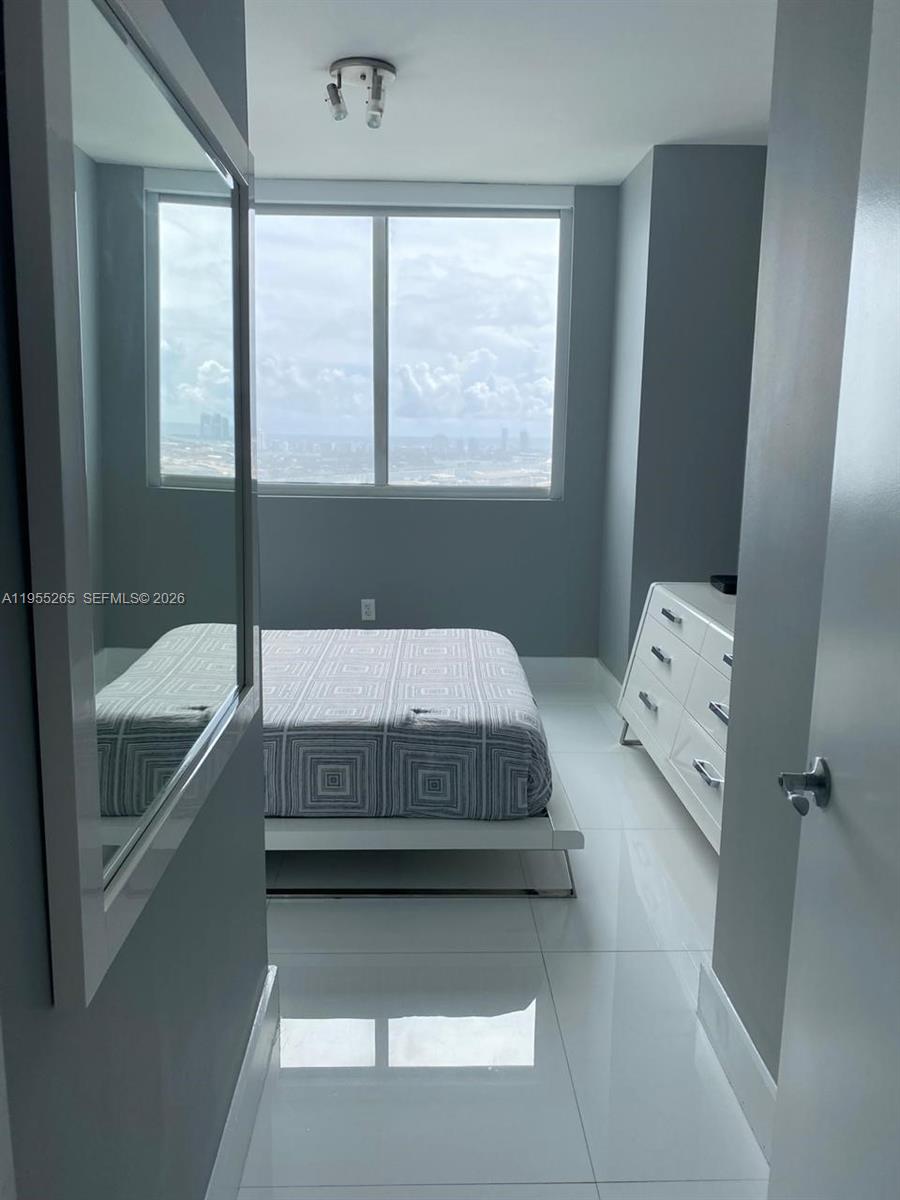 253 Northeast 2nd Street, Unit 3509 Miami, FL 33132 - Photo 18 of 19