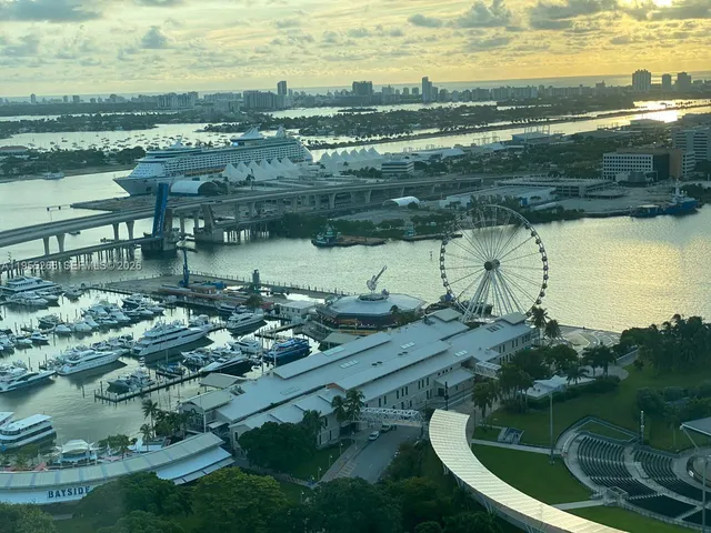 $5,000 | 253 Northeast 2nd Street, Unit 3509, Miami, FL 33132