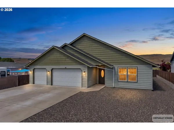 $550,000 | 327 3rd Avenue, Dallesport, WA 98617