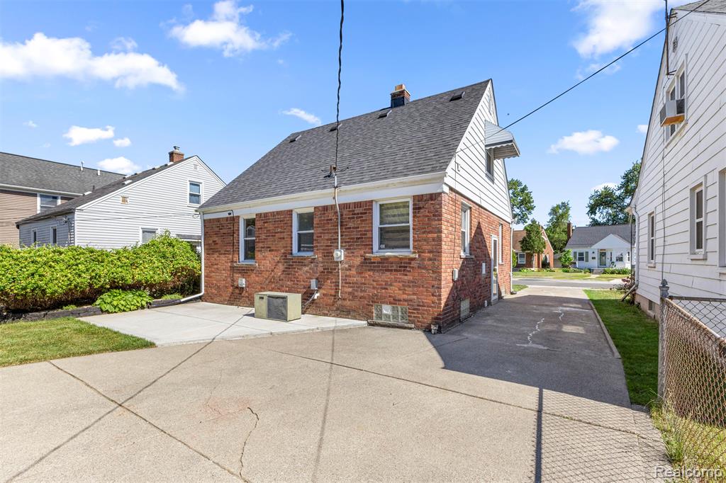 22312 Madison Street Dearborn, MI 48124 - Photo 35 of 47