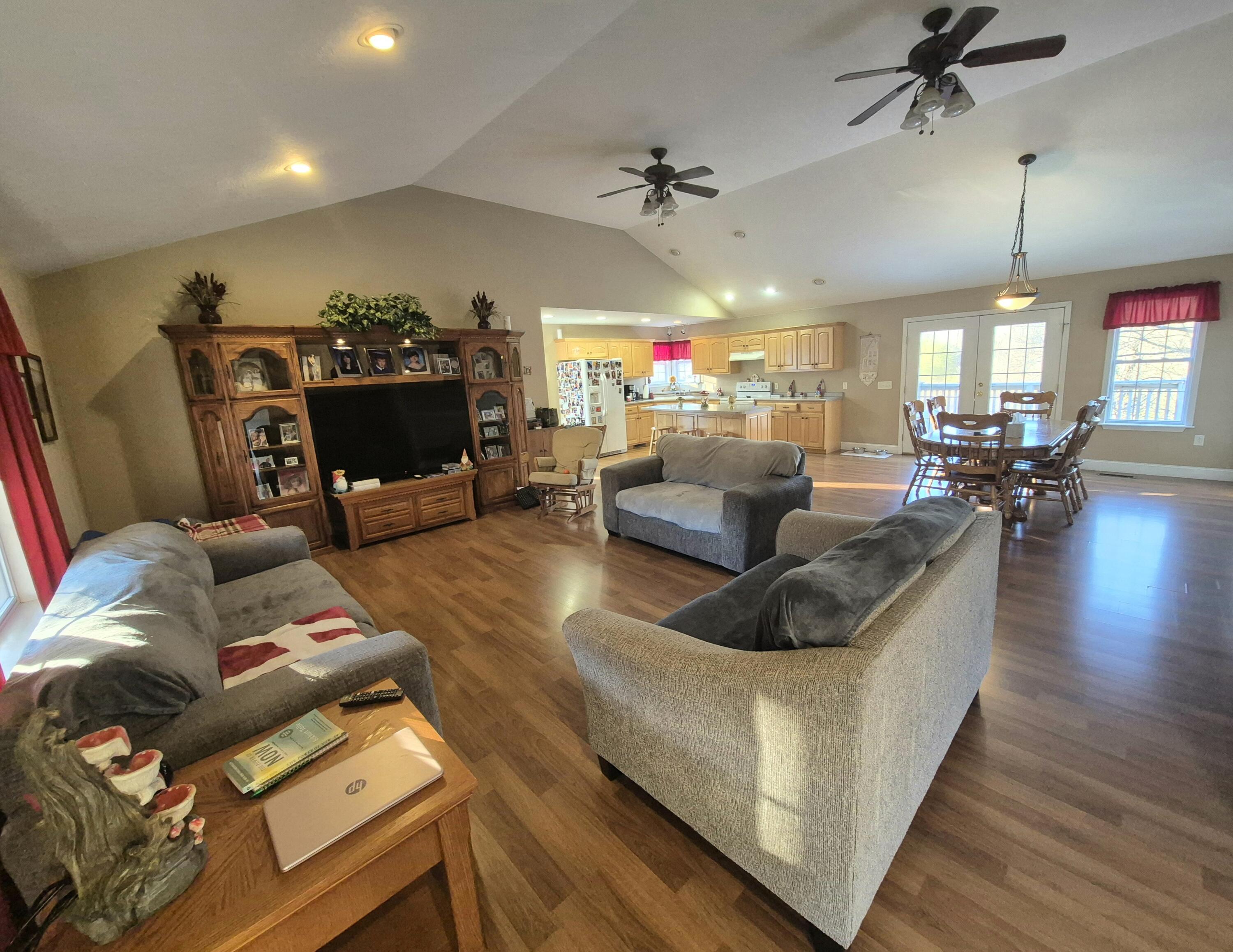 21 Morgan Road Jasper, TN 37347 - Photo 14 of 42 LivingRoom