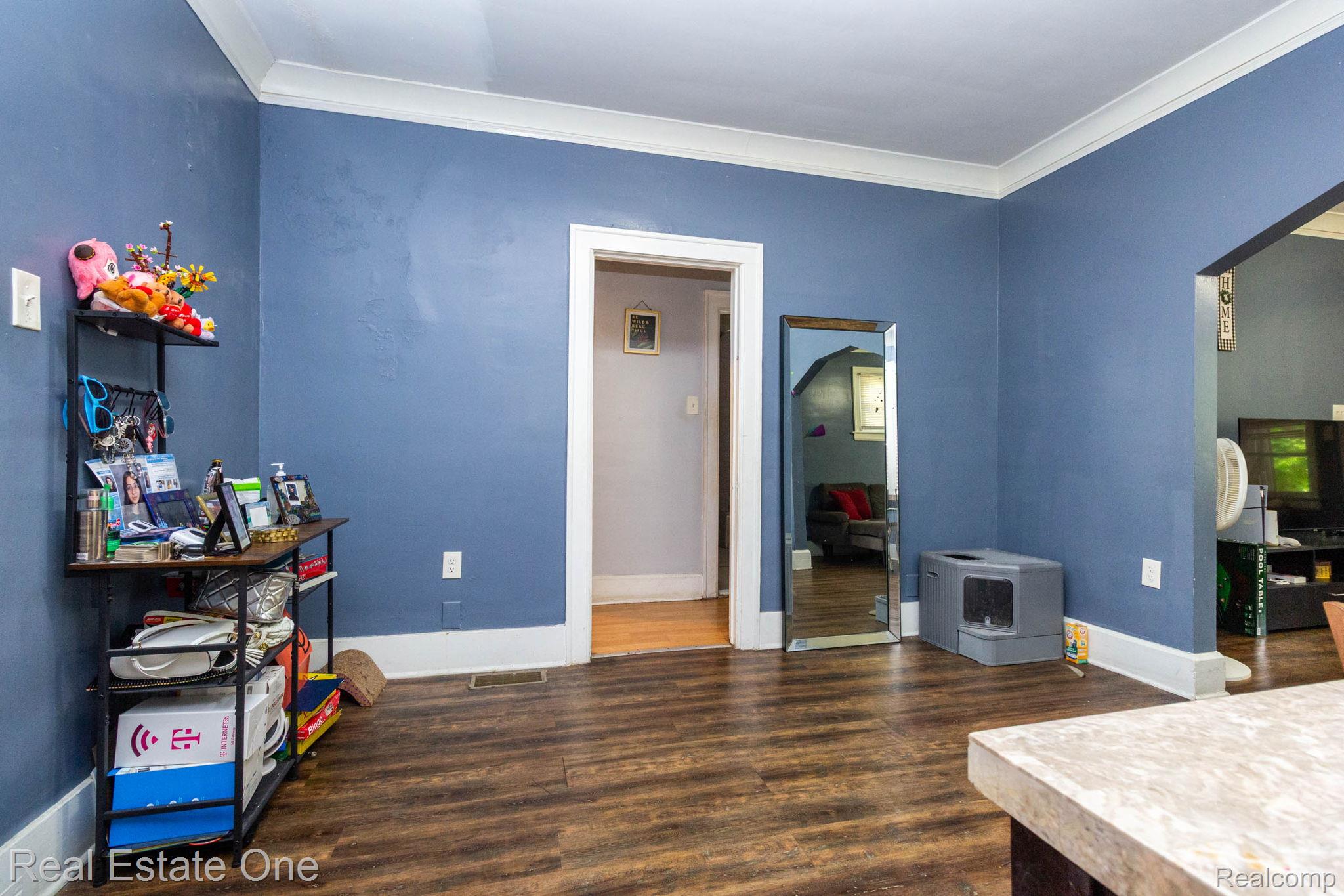 5485 Springwells Street Detroit, MI 48210 - Photo 9 of 47 interior (5).jpg