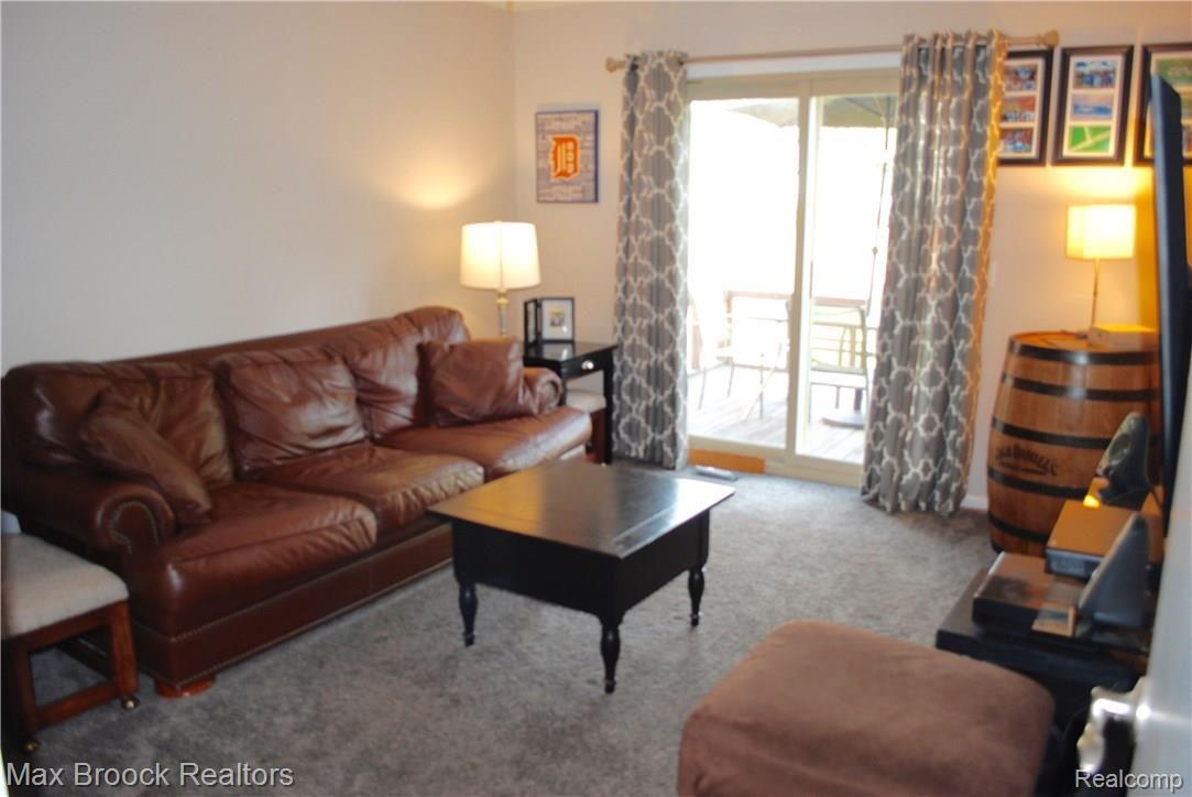 4063 Elmhurst Road Waterford, MI 48328 - Photo 10 of 19 DSC_0156.jpg