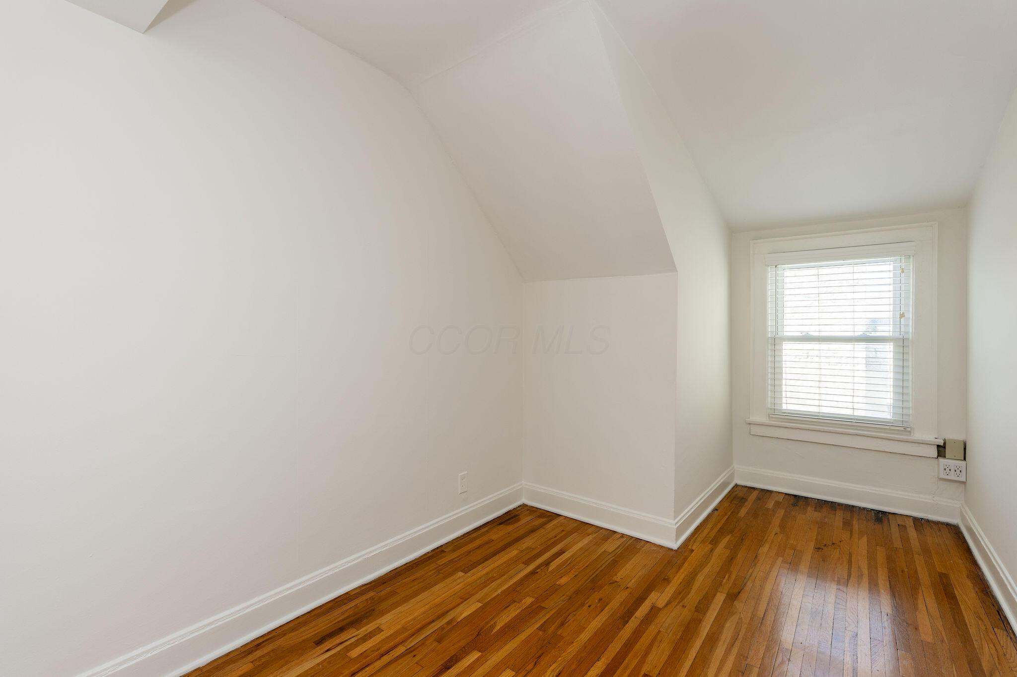 2229 Coventry Road, Unit 5 Columbus, OH 43221 - Photo 12 of 30 2229CoventryRd#5-18