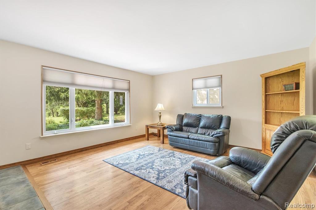 28366 Rollcrest Road Farmington Hills, MI 48334 - Photo 5 of 53