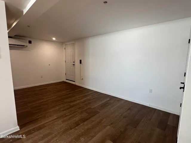 $1,075 | 235 East Street, Unit 27, Pittsfield, MA 01201