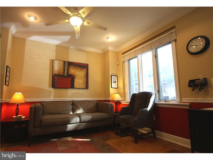 722 South 6th Street Philadelphia, PA 19147 - Photo 3 of 20 Living Room